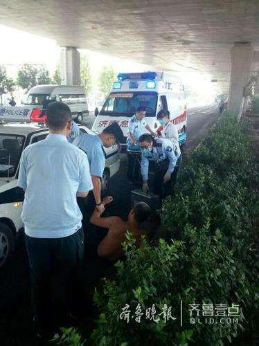 喝大了！醉酒男子竟躺在濟南BRT車道內(nèi)呼呼大睡