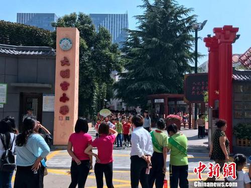 圖為西安市未央?yún)^(qū)大明宮小學(xué)?！∶疯O瀧 攝