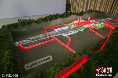 資料圖：車站分三層地下結(jié)構(gòu)，自下而上分別為站臺層、進(jìn)站層及出站層(設(shè)備層)。 圖片來源：視覺中國