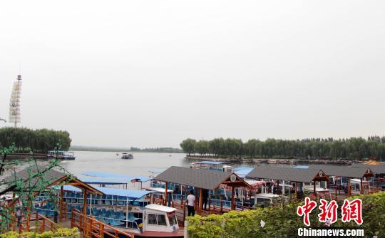 圖為白洋淀景區(qū)碼頭?！№n冰 攝