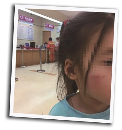 熊孩子商場(chǎng)玩高爾夫球桿 擊傷一女童后全家人跑了 