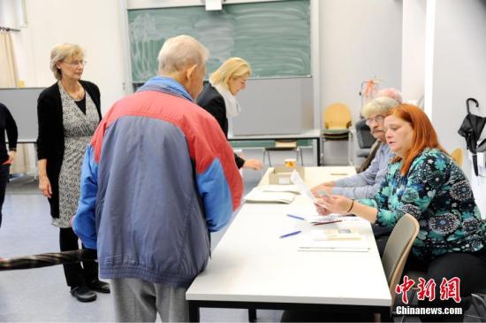 當(dāng)?shù)貢r間9月24日上午，德國第十九屆聯(lián)邦議院選舉正式拉開帷幕。<a target='_blank' href='http://www.chinanews.com/'>中新社</a>記者 彭大偉 攝