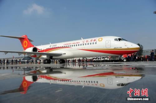 中國首架噴氣式支線客機(jī)——ARJ21飛機(jī)。資料圖。張浪 攝