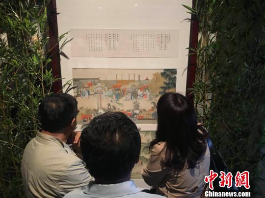 旅順博物館所藏清代孫溫所繪的《全本紅樓夢》被公認為同類作品中的佼佼者，此套繪本今存230幀，為大幅絹本工筆彩繪畫冊。　胡健 攝