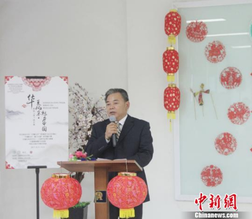 圖為該?？鬃訉W(xué)院中方院長肖祥忠致辭?！×钟纻?攝