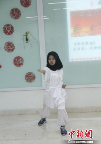 圖為印尼學(xué)生表演中華武術(shù)。　林永傳 攝
