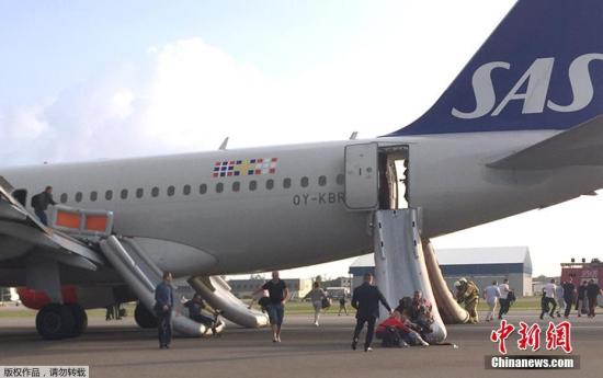當?shù)貢r間6月20日，北歐航空公司一架客機因機艙冒煙迫降波蘭格但斯克機場(Gdansk Lech Walesa Airport)，乘客被緊急疏散。據(jù)外媒報道稱，該起事故未造成人員傷亡。事故原因正在調(diào)查。