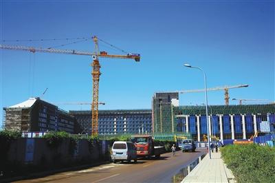 2017年9月11日，建設(shè)中的北京城市副中心新市委大樓。
