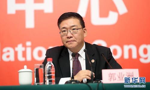 10月21日，十九大新聞中心舉辦記者招待會，邀請中共中央統(tǒng)戰(zhàn)部常務副部長張裔炯、副部長冉萬祥，中共中央對外聯(lián)絡部副部長郭業(yè)洲介紹黨的統(tǒng)一戰(zhàn)線工作和黨的對外交往情況，并回答記者提問。圖為中共中央對外聯(lián)絡部副部長郭業(yè)洲。新華網(wǎng) 郝廣鵬 攝 圖片來源：新華網(wǎng)