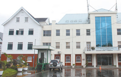 中國政府援建的新蘇里南外交部大樓,成為帕拉馬里博的地標(biāo)性建筑之一。