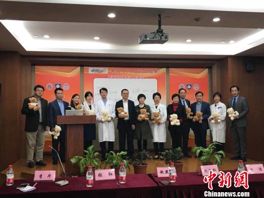 由中國卒中學(xué)會(huì)中風(fēng)120特別行動(dòng)組攜手多名專家策劃并制作的短視頻——《中風(fēng)120之心亂如麻-房顫》27日在上海正式發(fā)布?！≤窡?攝