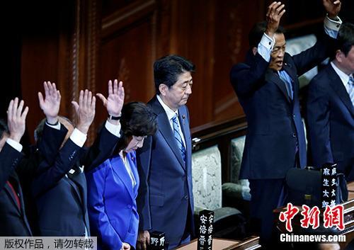 資料圖：安倍解散日本眾議院。