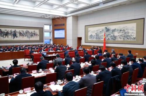 11月7日，中共中央政治局常委、國務(wù)院總理李克強(qiáng)主持召開經(jīng)濟(jì)形勢專家和企業(yè)家座談會，就貫徹落實(shí)黨的十九大精神、做好下一步經(jīng)濟(jì)工作聽取意見建議。<a target='_blank' href='http://www.chinanews.com/'>中新社</a>記者 劉震 攝