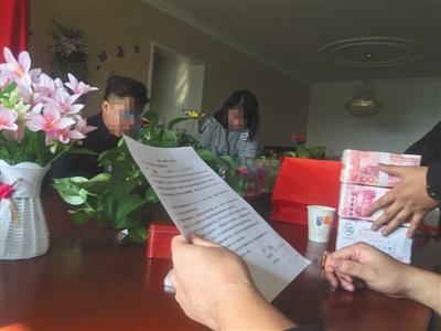 昨日，北文雅軒公司退還孫林（化名）30萬余元購錢幣款。