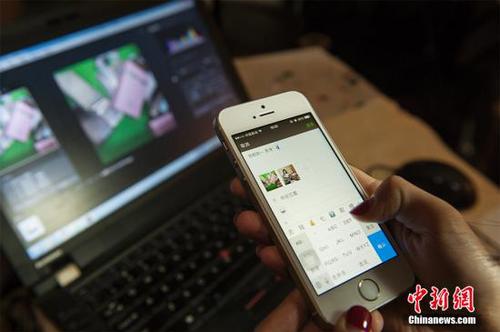 資料圖：朋友圈微商營(yíng)銷(xiāo)的主要平臺(tái)。<a target='_blank' href='http://www.chinanews.com/' >中新網(wǎng)</a>記者 翟璐 攝
