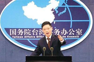 安峰山接受記者提問。郭曉康攝 