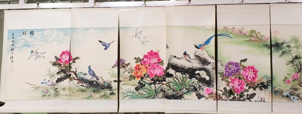 三、王志鴻畫(huà)的國(guó)韻牡丹。  梓涵 攝影