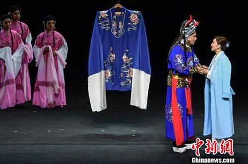 資料圖：現(xiàn)代京劇《青衣》亮相第八屆中國京劇藝術(shù)節(jié)。彭鵬 攝