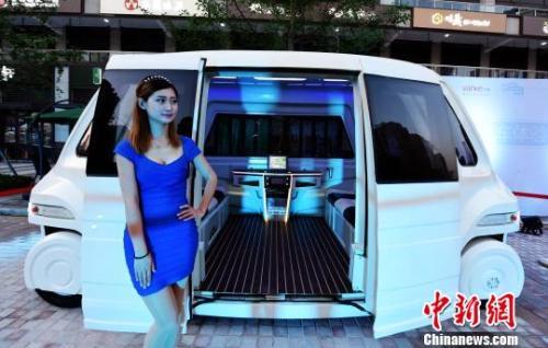 資料圖：無人駕駛智能車“大白”?！≈芎饬x 攝
