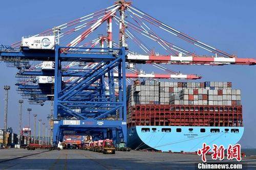 資料圖：繁忙的廈門集裝箱碼頭。<a target='_blank' href='http://www.chinanews.com/'>中新社</a>記者 王東明 攝