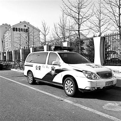 警車(chē)輪胎被盜？警方發(fā)消息辟謠：實(shí)為更換輪胎