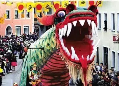 這個(gè)德國(guó)小鎮(zhèn)居民自稱(chēng)是中國(guó)人 還在春節(jié)狂歡游行