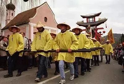 這個(gè)德國(guó)小鎮(zhèn)居民自稱(chēng)是中國(guó)人 還在春節(jié)狂歡游行