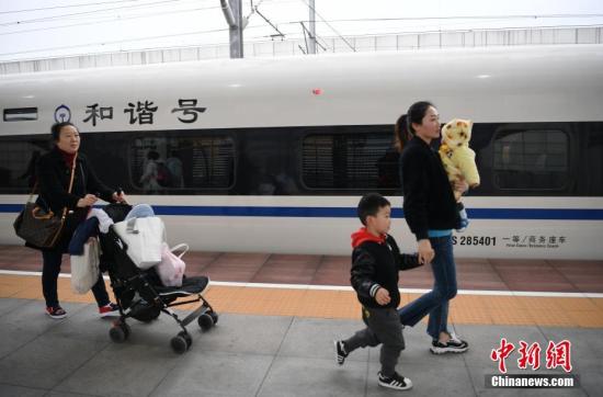 資料圖：各地迎來返程客流高峰。 <a target='_blank' href='http://www.chinanews.com/'>中新社</a>記者 劉忠俊 攝