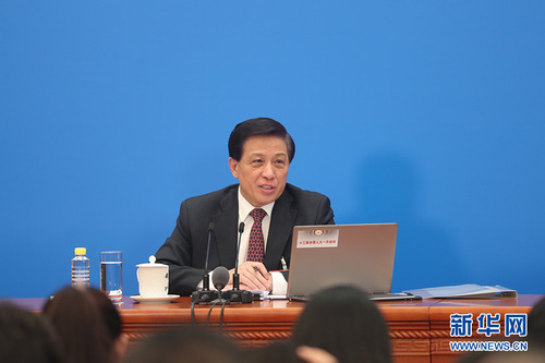 圖為張業(yè)遂回答記者提問(wèn)。新華網(wǎng)中國(guó)政府網(wǎng) 陳杰 攝