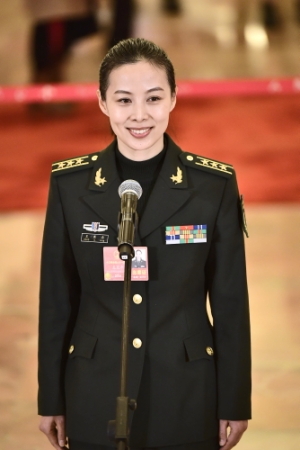 （4）全國(guó)人大代表接受采訪