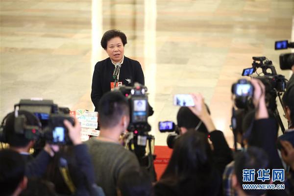 3月13日，十三屆全國人大一次會議在北京人民大會堂舉行第四次全體會議。這是中國氣象局局長劉雅鳴在“部長通道”接受采訪。