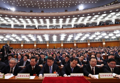 （13）十三屆全國人大一次會(huì)議舉行第四次全體會(huì)議