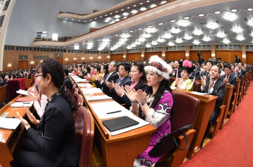 （14）十三屆全國人大一次會(huì)議舉行第四次全體會(huì)議