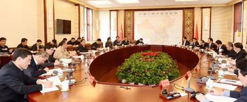 中共中央政治局委員、中央政法委書記郭聲琨3月13日在京主持召開法學(xué)法律界學(xué)習(xí)宣傳貫徹憲法座談會，法學(xué)法律界專家學(xué)者參加座談會并發(fā)言。郝帆 攝