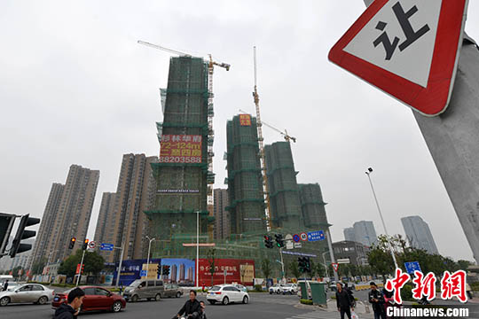 1月10日，福州一處商品房在建中。 <a target='_blank' href='http://www.chinanews.com/'>中新社</a>記者 呂明 攝