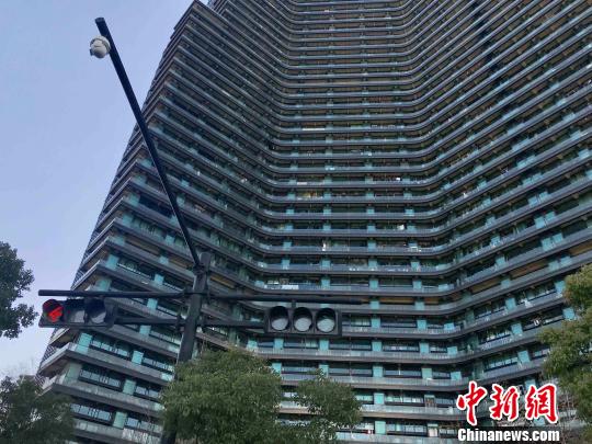 28日，杭州市住房保障與房產(chǎn)管理局發(fā)布消息稱，杭州將采取商品住房銷售公開搖號全程公證制度，具體辦法將于近期公布?！埍?攝