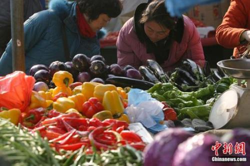 資料圖：北京市民在菜市場采購。<a target='_blank' href='http://www.chinanews.com/'>中新社</a>記者 蘇丹 攝