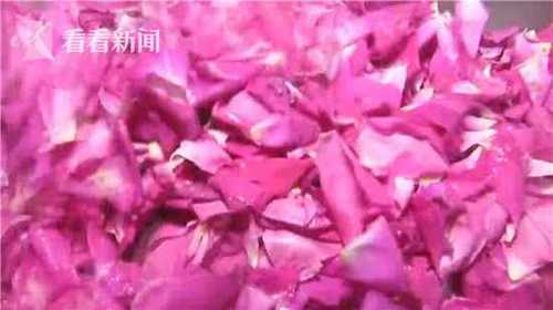 大學食堂推出油炸玫瑰花 已成網(wǎng)紅菜搶購需秒殺