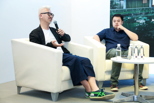 香港資深跨媒體創(chuàng)作人、飲食文化策展人歐陽應(yīng)霽（左）