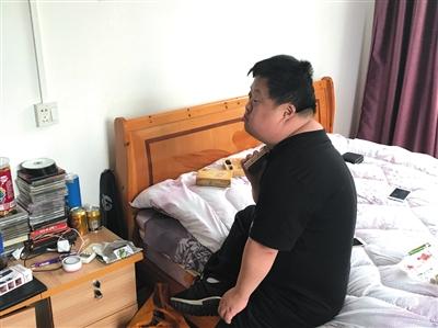 現(xiàn)在舟舟患了滑膜炎、關(guān)節(jié)炎和痛風(fēng)，多數(shù)時(shí)間不想動(dòng)。