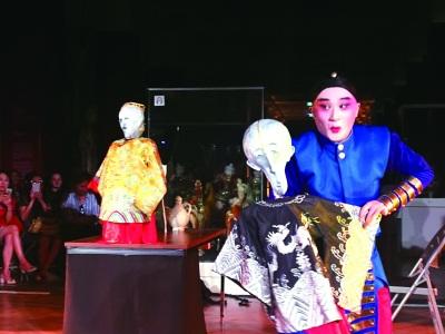 中國(guó)僑網(wǎng)張軍出演當(dāng)代昆曲《我，哈姆雷特》 項(xiàng)曉煒 攝