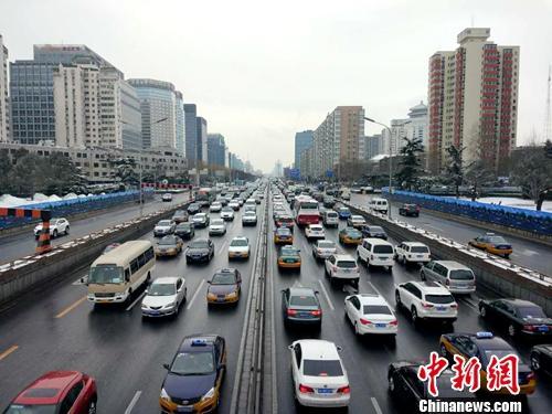 圖為北京街頭的車輛。<a target='_blank' href='http://www.chinanews.com/' >中新網(wǎng)</a>記者 李金磊 攝