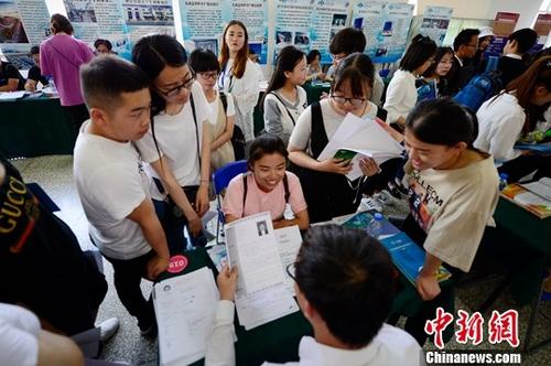 資料圖：招聘會。<a target='_blank' href='http://www.chinanews.com/'>中新社</a>記者 劉文華 攝
