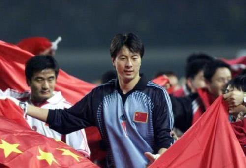 前國(guó)門街頭賣櫻桃：我不慘，只想讓家人過得更好