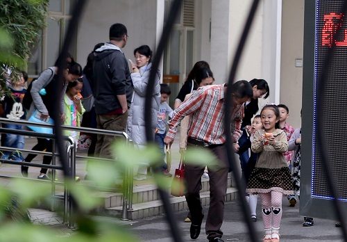 四五歲就懂核反應(yīng)堆？外媒稱中國“牛娃簡歷”折射家長焦慮