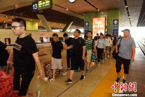 圖為，抓捕現(xiàn)場 唐時(shí)杰 攝