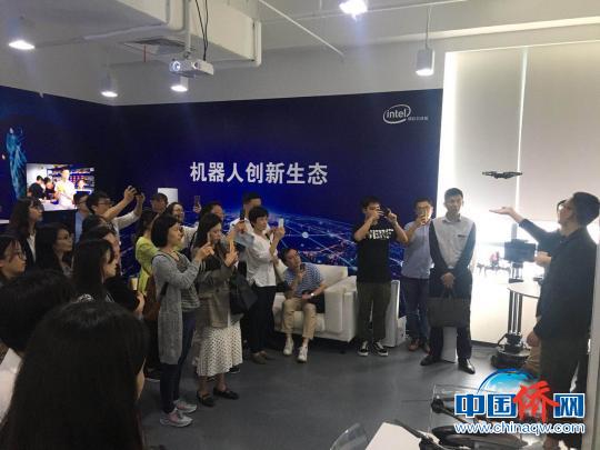 中國(guó)僑網(wǎng)“張江園區(qū)科技之旅”走進(jìn)英特爾。    