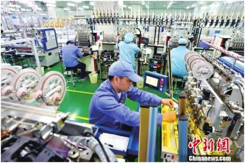 湖南某公司微電源模塊生產(chǎn)線。陸曉鵬 攝