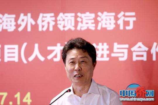 中國僑網(wǎng)圖為中國僑聯(lián)副主席、天津市僑聯(lián)主席胡勝才講話?！埖勒z