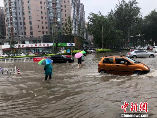 臺風“安比”過境河北滄州、廊坊暴雨致部分區(qū)域積水嚴重